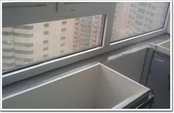 雨季窗户漏水渗入室内