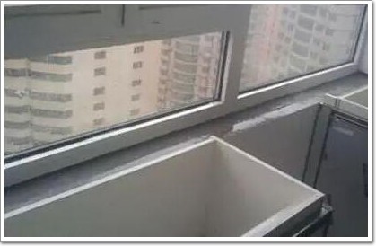 雨季窗户漏水渗入室内