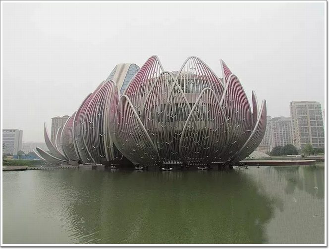 行业资讯 中国十大"网红"建筑,多数都是幕墙    它坐落于江苏省常州市