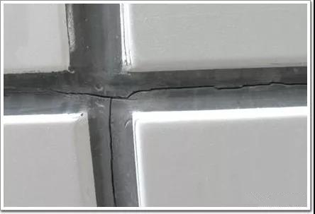 密封胶选择不合理造成铝板幕墙开裂